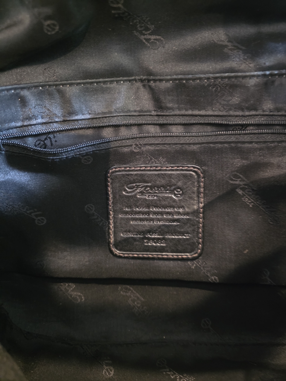 Fossil Vintage Black Leather Flap Closure Shoulder Bag - Picture 7 of 11